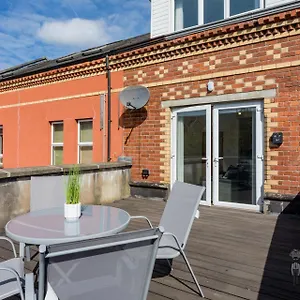 Apartment Attic Style 2 Bed Duplex With Rooftop Patio, Belfast